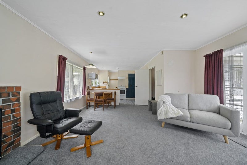 41 Sunny Grove, Wainuiomata, Lower Hutt - Carousel 1