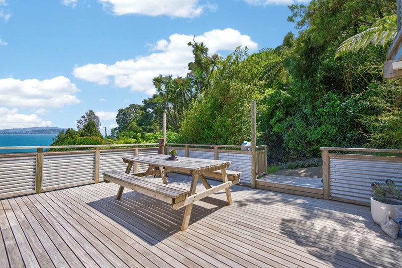 14 Richmond Road, Mahina Bay, Lower Hutt - Carousel 40