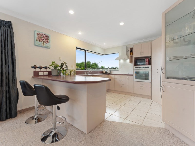 8 Adam Lile Drive, Highlands Park, New Plymouth - Carousel 2