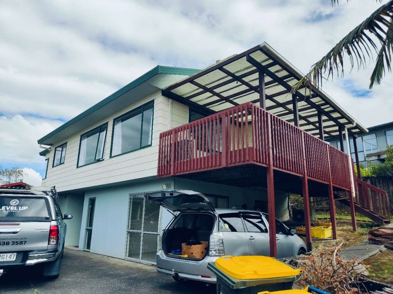 2/22 Athena Drive, Tōtara Vale, Auckland - Carousel 1