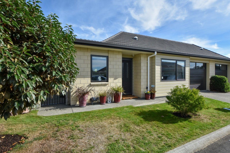 65 Ashmore Park Road, Carterton, Carterton - Carousel 1