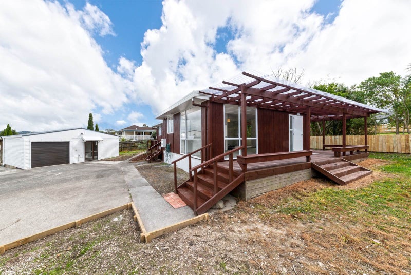 6 Madigan Place, Glendene, Auckland - Carousel 2