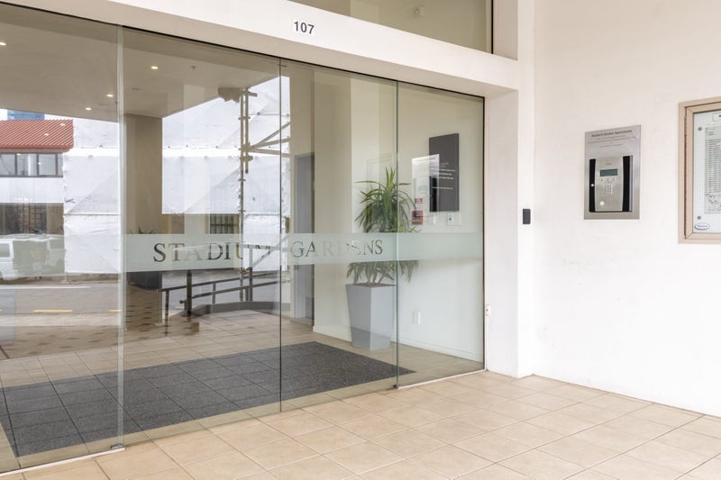 B/103 Thorndon Quay, Thorndon, Wellington - Carousel 1