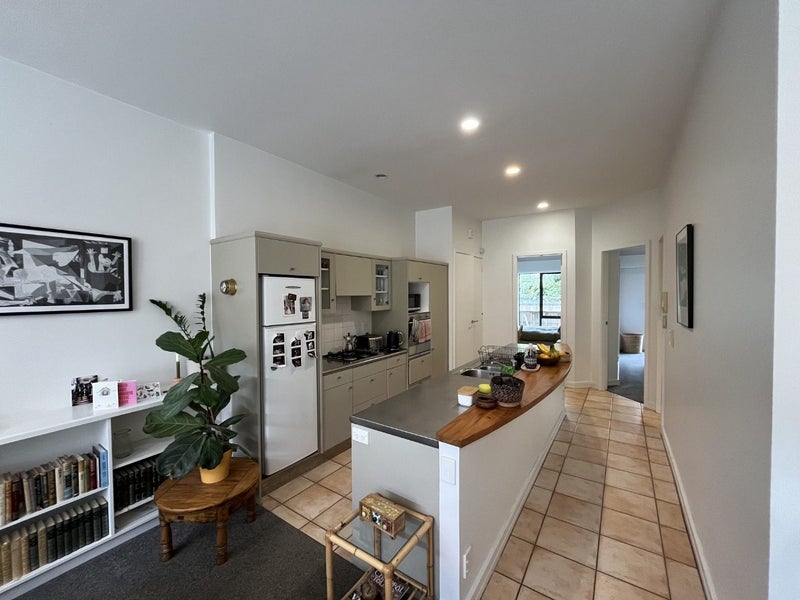 2/28 Hobson Street, Thorndon, Wellington - Carousel 1