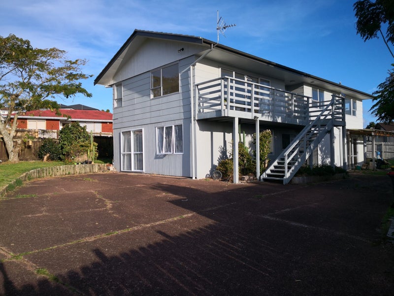 52 Lewisham Street, Highland Park, Auckland - Carousel 1