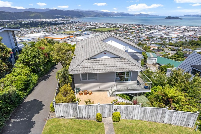 90 Dowse Drive, Maungaraki, Lower Hutt - Carousel 1