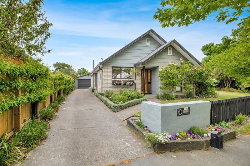 17 Karnak Crescent, Russley, Christchurch - Carousel 1