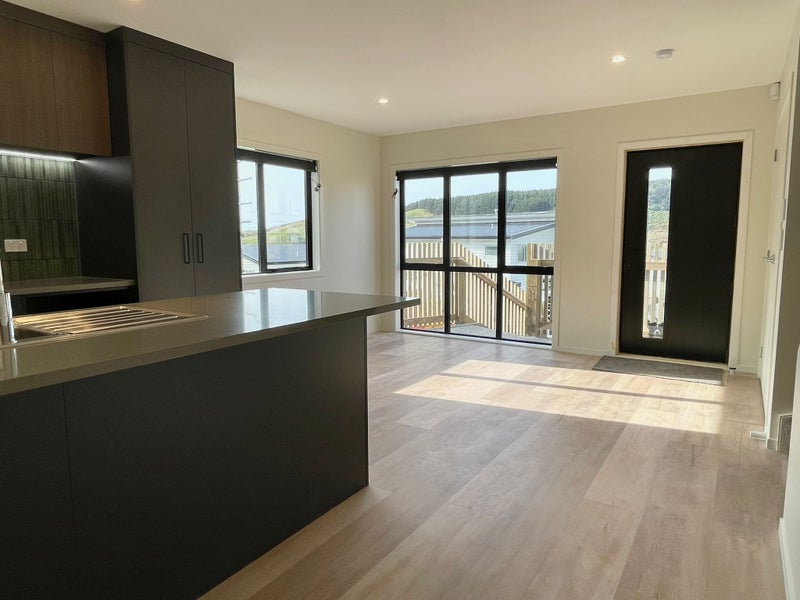 5 Stockport Grove, Churton Park, Wellington - Carousel 2