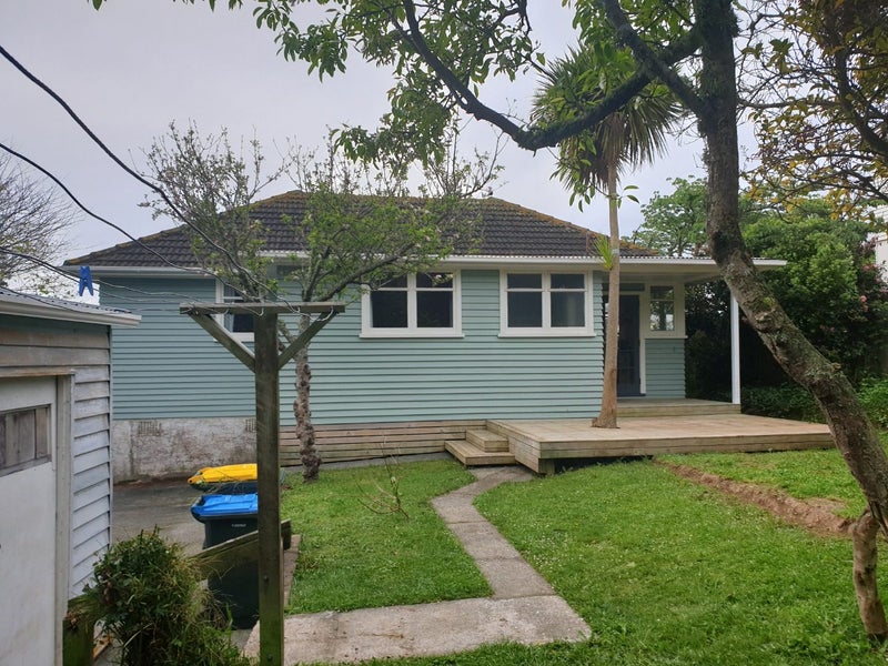 5 Cumberland Grove, Cannons Creek, Porirua - Carousel 1