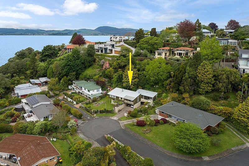 6 Manahi Avenue, Kawaha Point, Rotorua - Carousel 1
