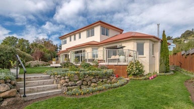 2 Westview Place, Huntsbury, Christchurch - Carousel 1