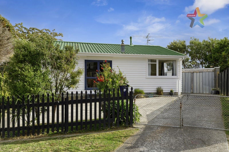 5 Tyrone Grove, Wainuiomata, Lower Hutt - Carousel 1