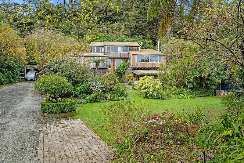 38 Cheviot Road, Lowry Bay, Lower Hutt - Carousel 1