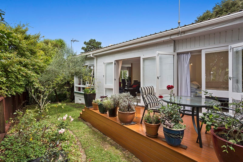 10 Parr Terrace, Castor Bay, Auckland - Carousel 26