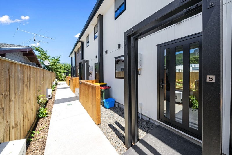 5/97 Whites Line East, Waiwhetū, Lower Hutt - Carousel 16