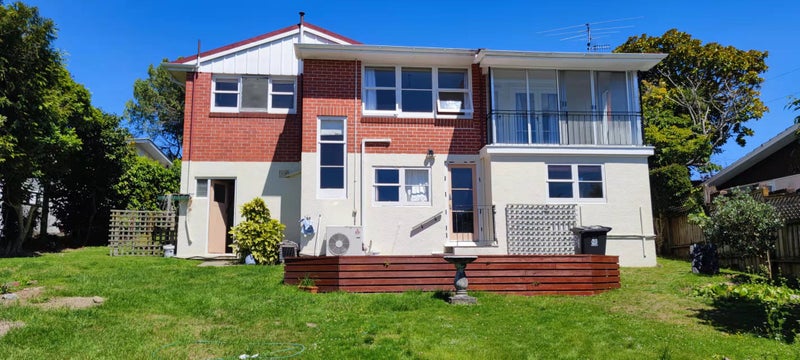 37 Dowling Grove, Silverstream, Upper Hutt - Carousel 1