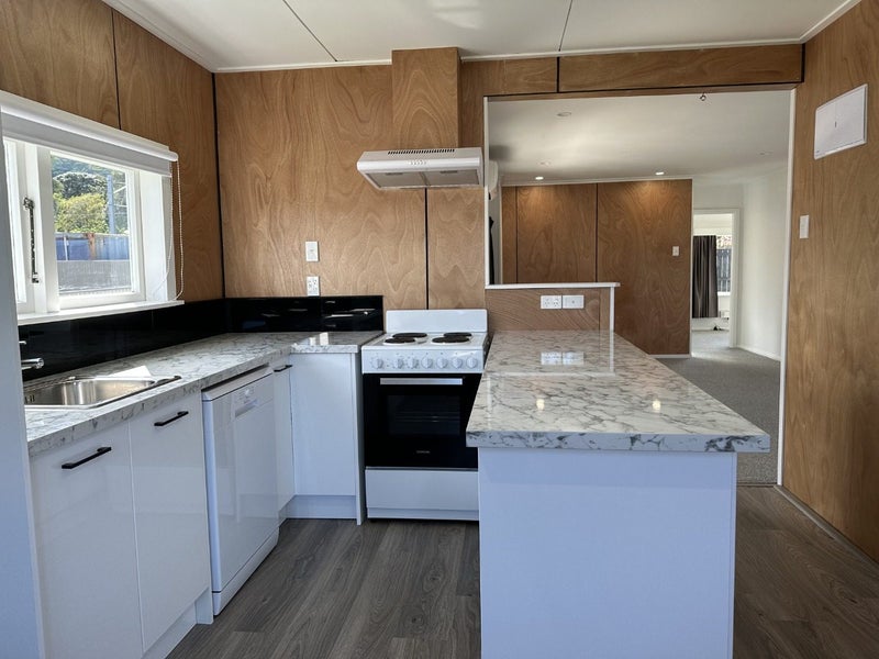 126 Main Road, Waikanae - Carousel 2