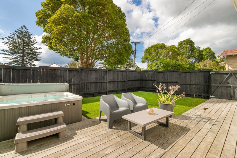 42A Alberta Street, Point Chevalier, Auckland - Carousel 2