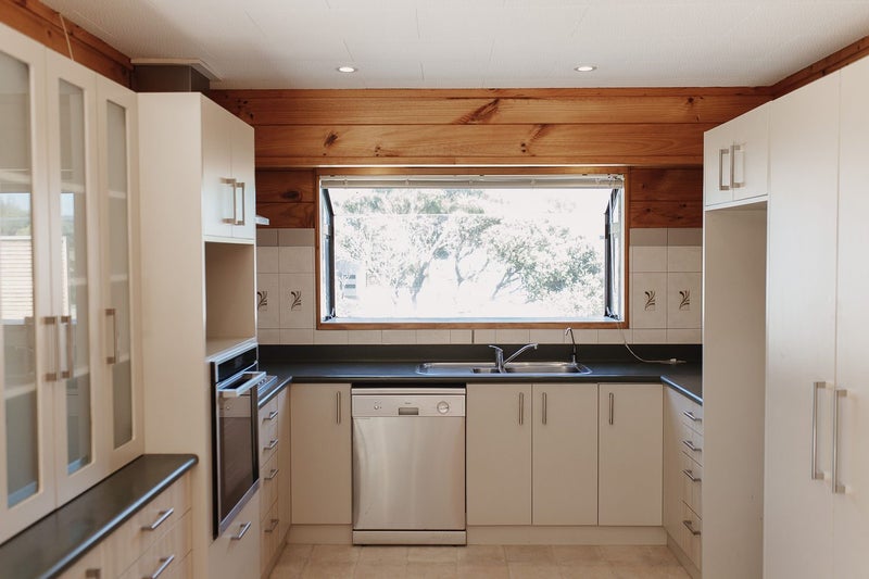 6 Gates Road, Waikanae Beach, Waikanae - Carousel 2