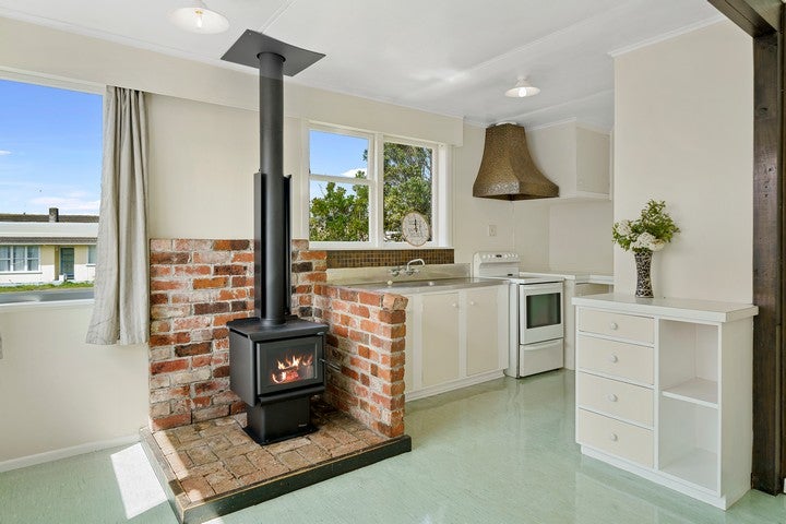 140 Rangituhi Crescent, Takapuwahia, Porirua - Carousel 2