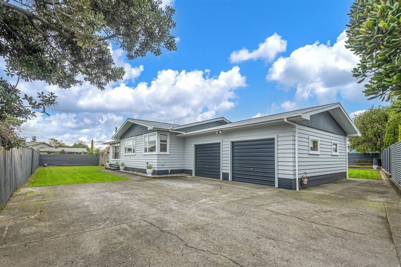 27 Karamea Crescent, Kelvin Grove, Palmerston North - Carousel 1