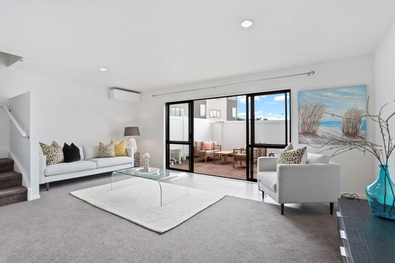 2/35 Fields Parade, Oteha, Auckland - Carousel 1