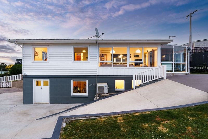 46 Aberdeen Road, Saint Clair, Dunedin - Carousel 1