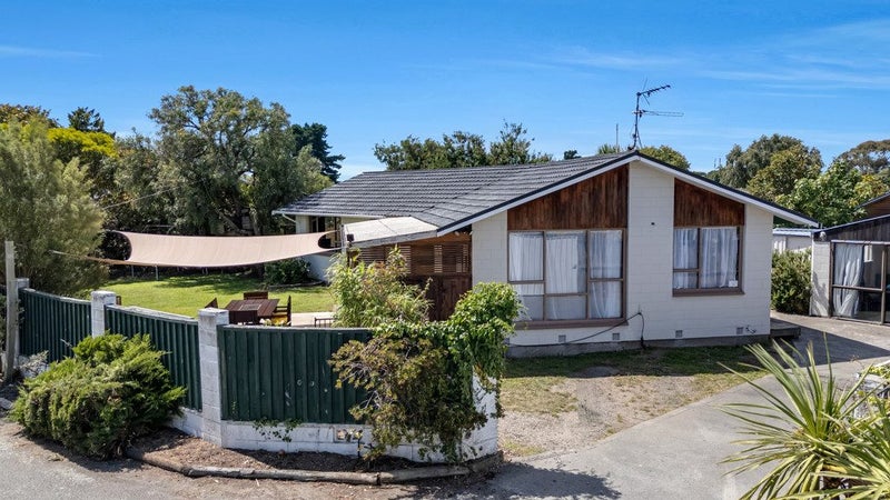 10 Jade Place, Parklands, Christchurch - Carousel 1