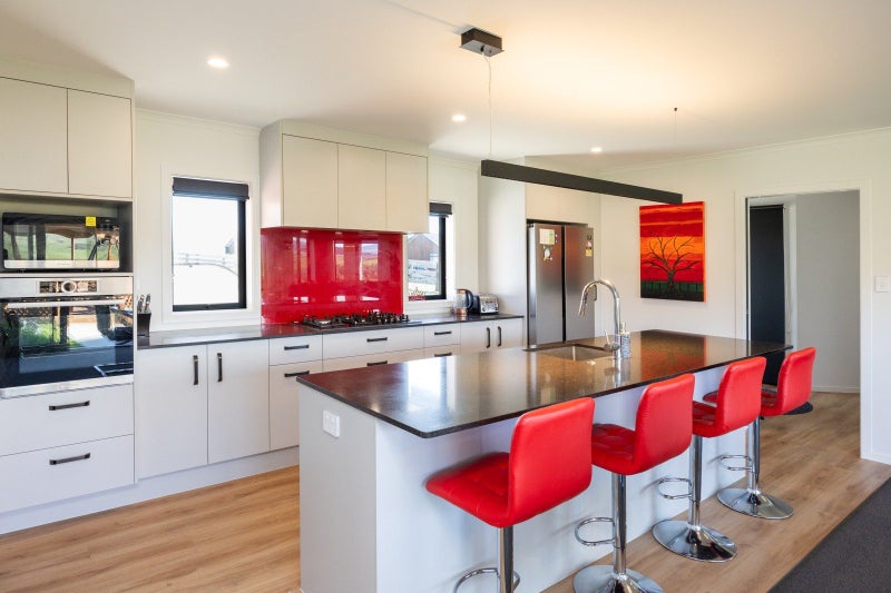 172 Kingsdale Park Drive, Palmerston North - Carousel 2