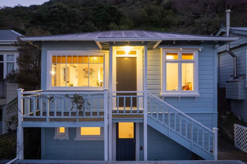 176 Sutherland Road, Lyall Bay, Wellington - Carousel 1