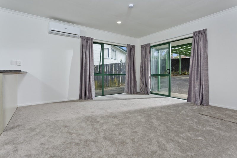 33 Athena Drive, Totara Vale, Auckland - Carousel 2