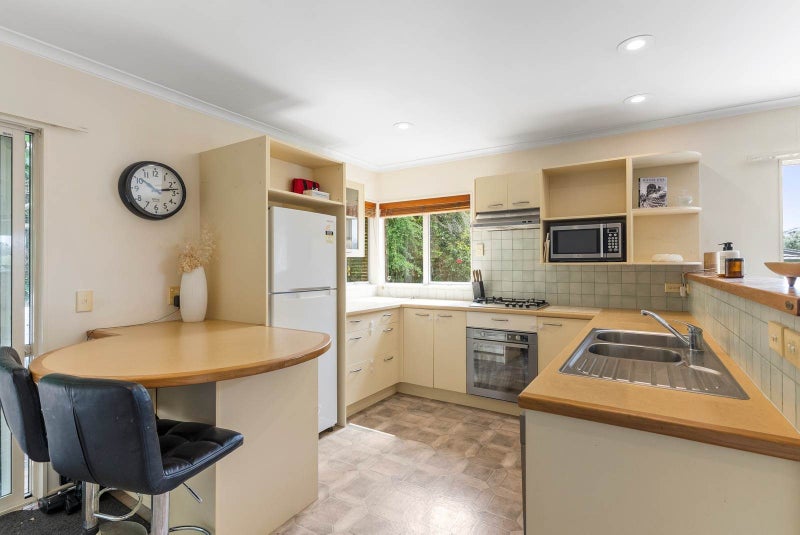 2/8 McQuoid Place, Glenfield, North Shore City - Carousel 2