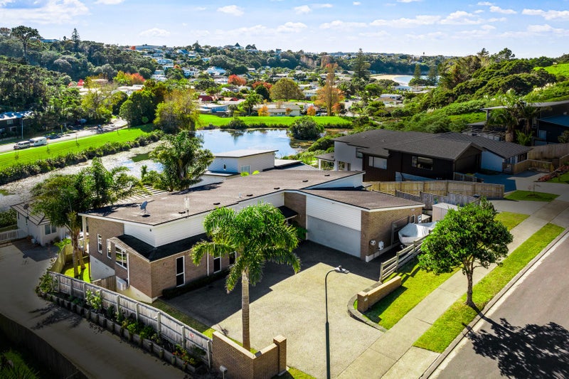 15 Hawaiian Parade, Arkles Bay, Whangaparaoa - Carousel 1