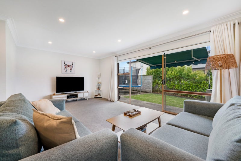 2/56 Elliot Street, Howick, Auckland - Carousel 1