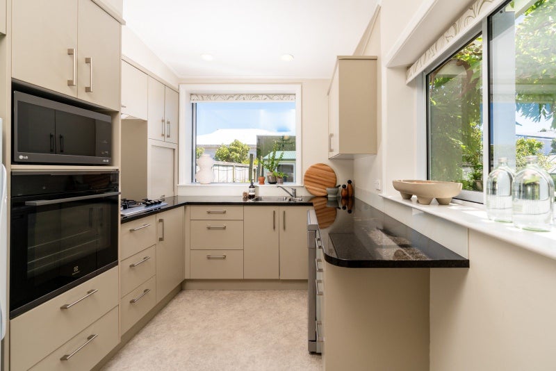 20 Plymouth Street, Karori, Wellington - Carousel 2