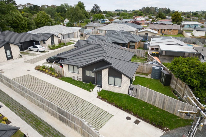 6/8 Keitha Place, Glenview, Hamilton - Carousel 1