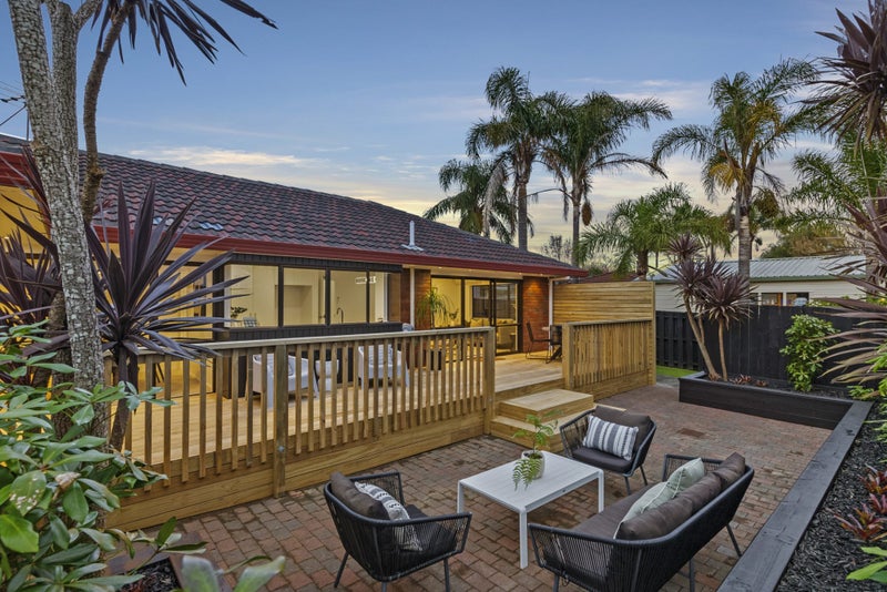 5 Raddock Place, Farm Cove, Auckland - Carousel 2