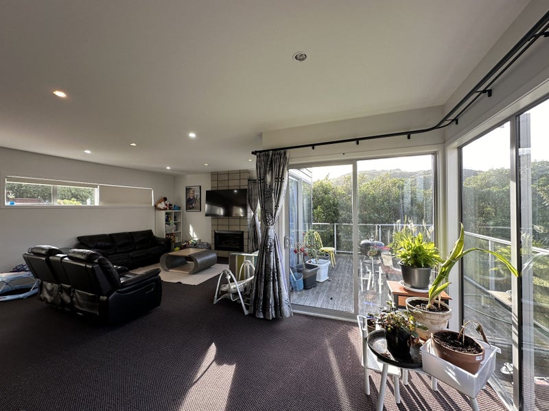11 Bendigo Grove, Newlands, Wellington - Carousel 2