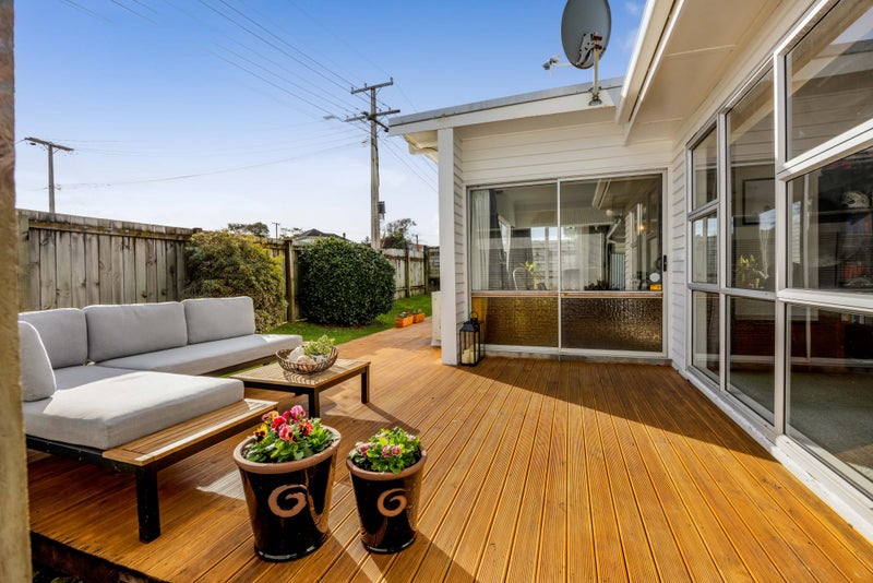 191 Seaview Road, Westown, New Plymouth - Carousel 1