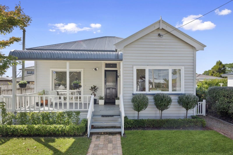 52 Galloway Street, Hamilton East, Hamilton - Carousel 2
