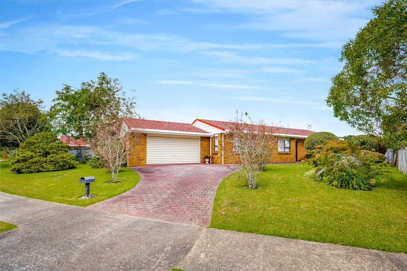 8 Chablis Place, Henderson, Auckland - Carousel 1