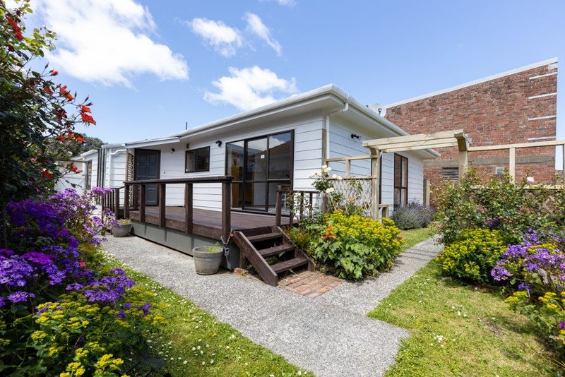 2/184 The Parade, Island Bay, Wellington - Carousel 1