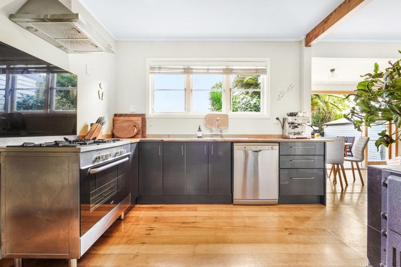 405 Peachgrove Road, Fairfield, Hamilton - Carousel 2