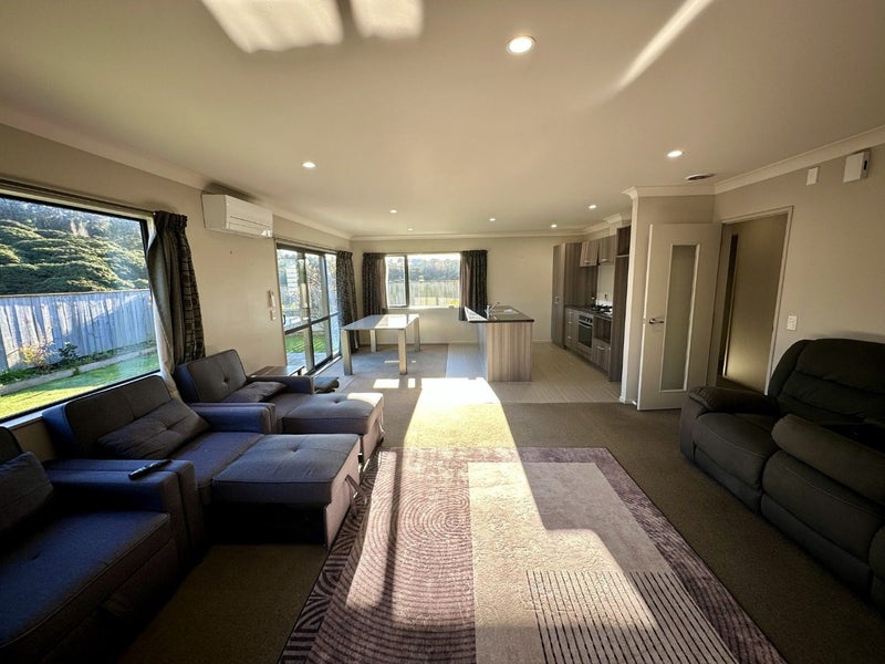 6 Moonsail Drive, Whitby, Porirua - Carousel 1
