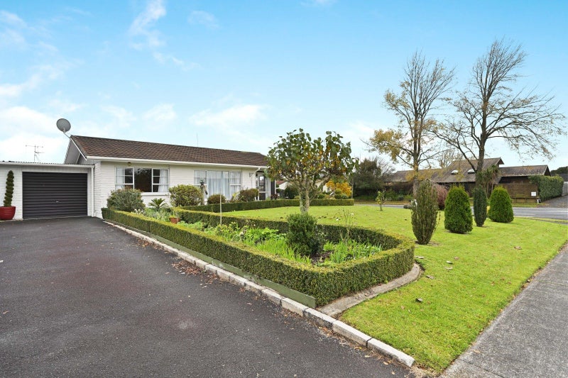 137 Totara Drive, Pukete, Hamilton - Carousel 1