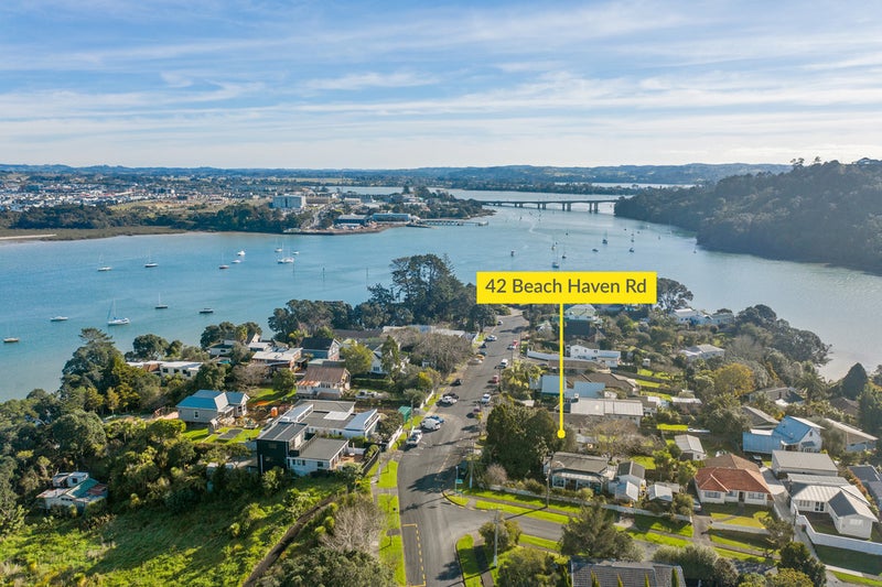 42 Beach Haven Road, Beach Haven, Auckland - Carousel 1