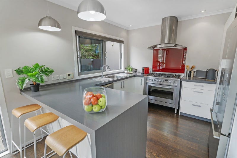 19 Court Road, Tawa, Wellington - Carousel 2