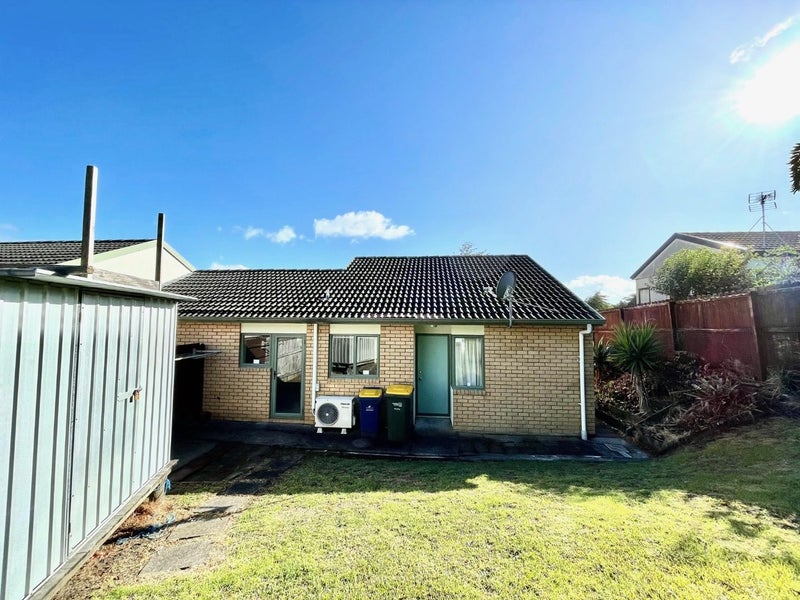 1/12 Blueridge Close, Sunnyvale, Auckland - Carousel 1
