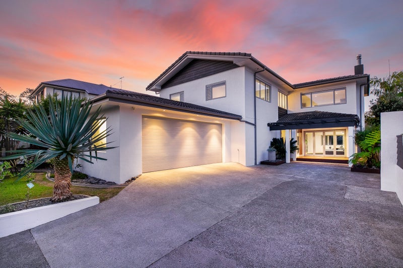 4 Newell Street, Point Chevalier, Auckland - Carousel 1