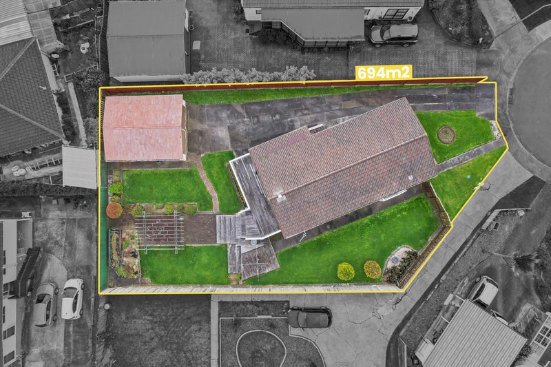 16 Kingussie Place, Highland Park, Auckland - Carousel 1